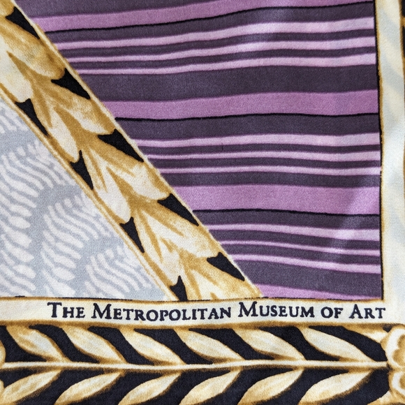 The Metropolitan Museum of Art 100% Mulberry Silk Vintage Scarf - Picture 6 of 12